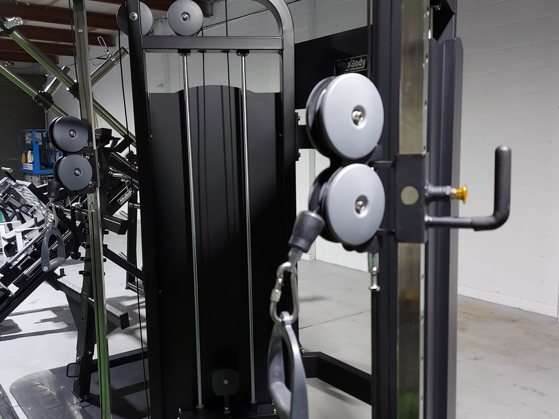 AltraBody-Bold-Series---Commercial-Dual-Cable-Functional-Trainer-4
